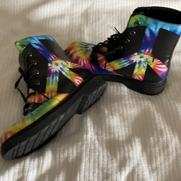 Yes We Vibe PEACEFUL Tie Die Swirl boots - Picture 3 of 10